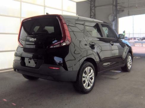 Used 2022 Kia Soul LX FWD image 3
