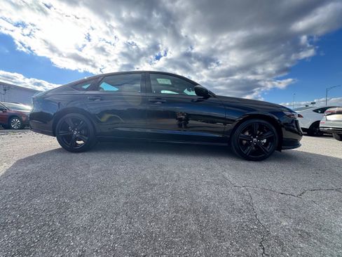 Used 2025 Honda Accord Sport image 3