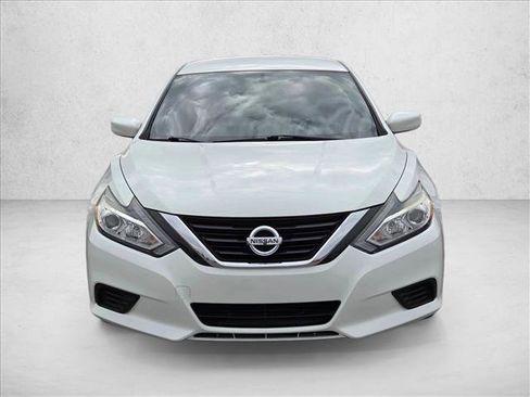 Used 2017 Nissan Altima 2.5 S w/ Power Driver Seat Package image 2