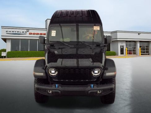 Used 2024 Jeep Wrangler Unlimited AWD/4WD image 3