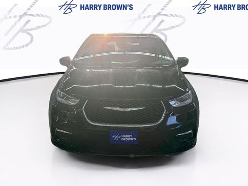 Used 2024 Chrysler Pacifica Limited FWD image 6