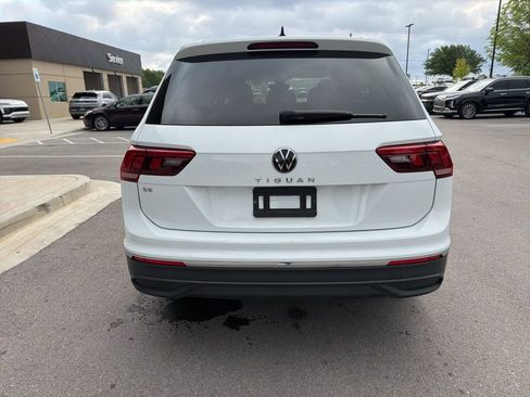 Used 2022 Volkswagen Tiguan SE w/ Panoramic Sunroof Package image 11