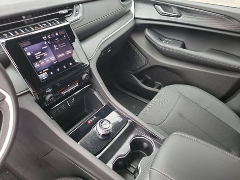 New 2025 Jeep Grand Cherokee Laredo X AWD/4WD image 12