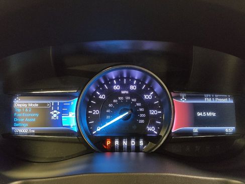 Used 2018 Ford Explorer XLT w/ Equipment Group 202A FWD image 23