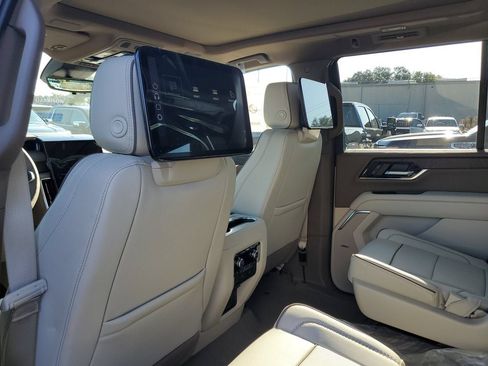 New 2026 GMC Yukon Denali w/ Denali Reserve Package AWD/4WD image 10