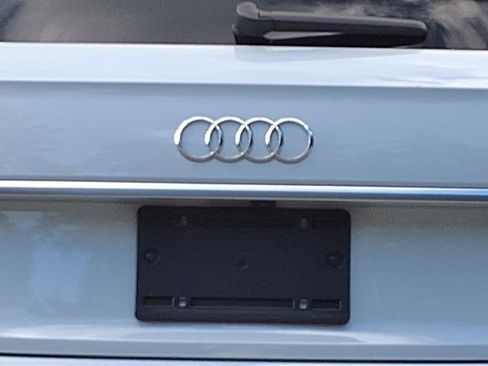 Used 2025 Audi Q5 e Premium Plus w/ Premium Plus Package image 7