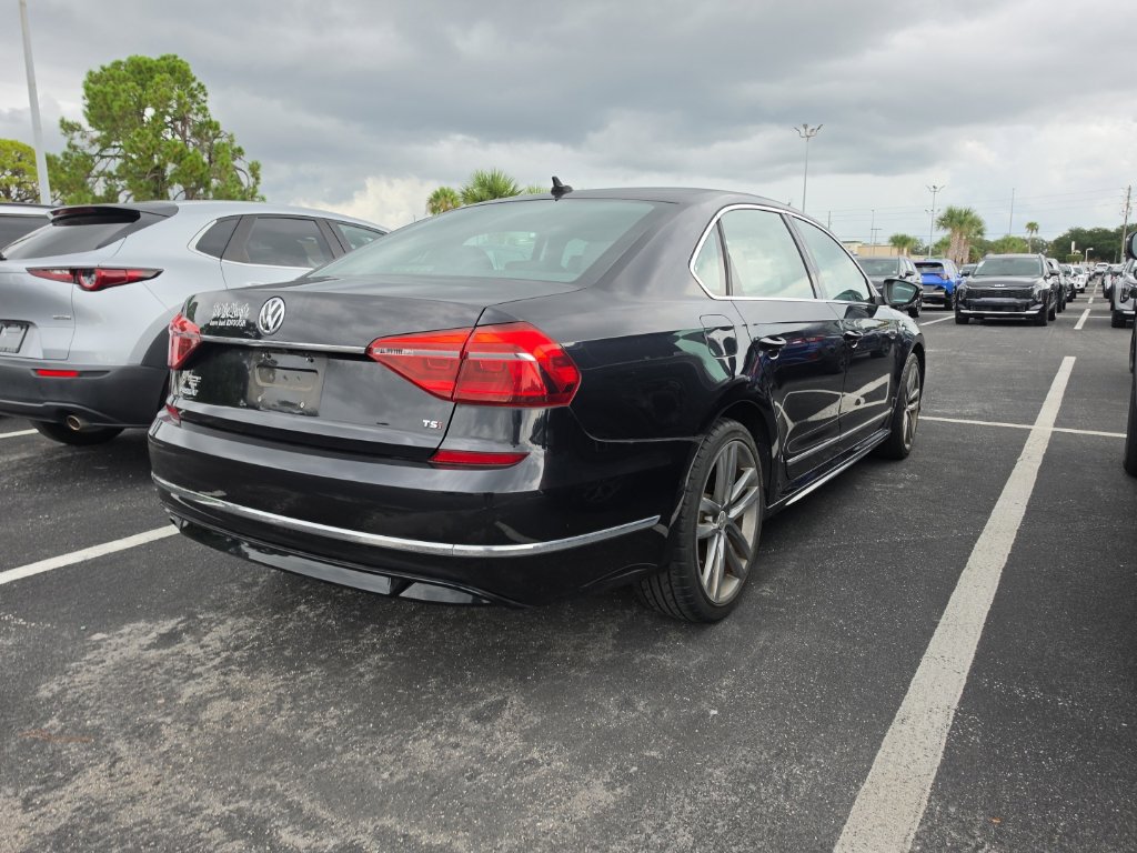 Used 2017 Volkswagen Passat 1.8T R-Line FWD image 16