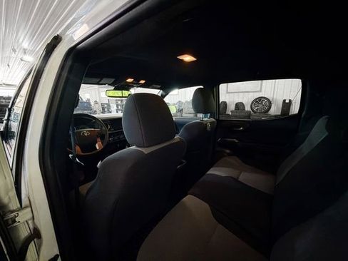 Used 2020 Toyota Tacoma TRD Sport AWD/4WD image 9