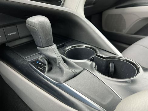 Used 2020 Toyota Camry LE FWD image 31