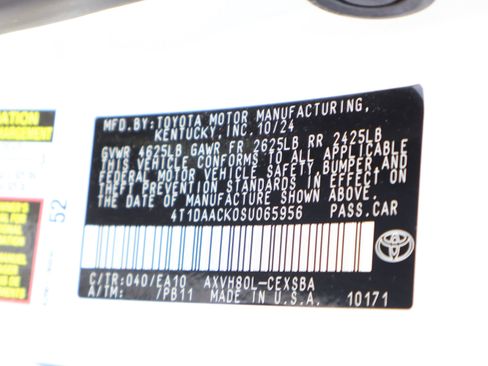 Used 2025 Toyota Camry SE image 37