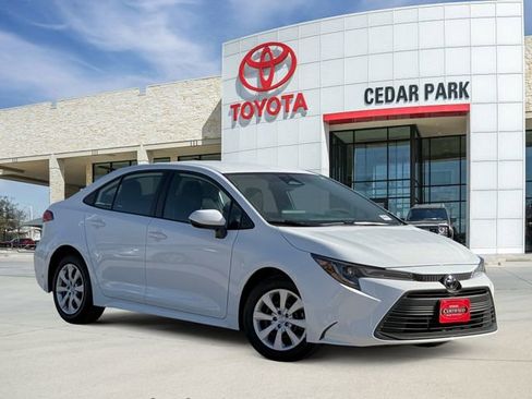Used 2025 Toyota Corolla LE image 1