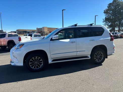 Used 2018 Lexus GX 460 image 2