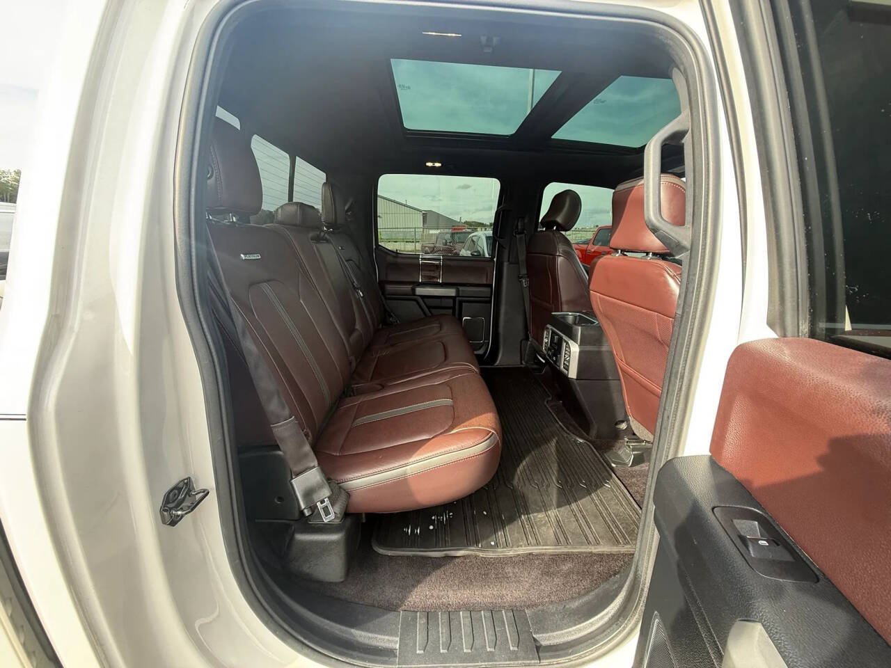 Used 2017 Ford F150 Platinum w/ Equipment Group 701A Luxury AWD/4WD image 26