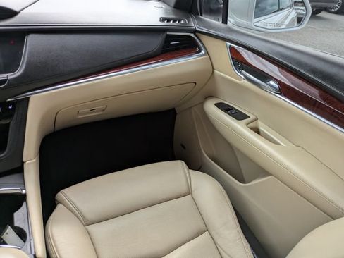 Used 2018 Cadillac XT5 Luxury w/ Driver Awareness Package FWD image 17