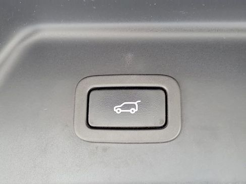 Used 2020 Land Rover Range Rover HSE image 11