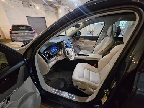 Certified 2023 Volvo XC90 T8 Plus w/ Protection Package Premier AWD/4WD image 18