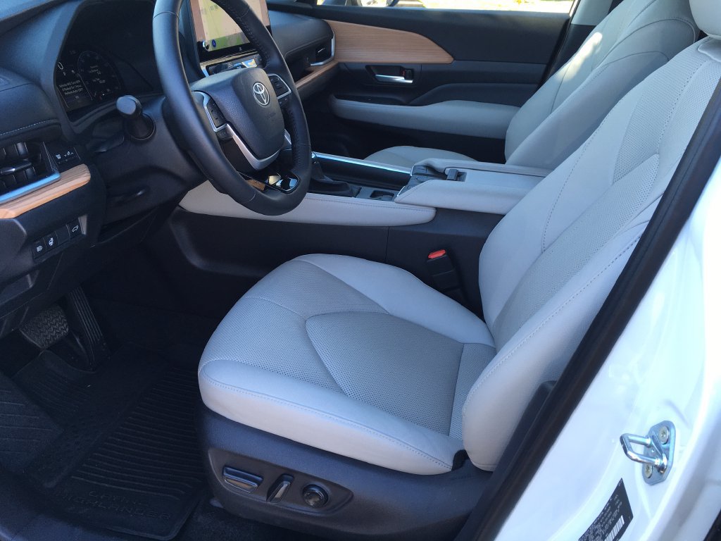 Used 2026 Toyota Grand Highlander AWD image 22