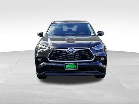 New 2026 Toyota Highlander XLE image 3