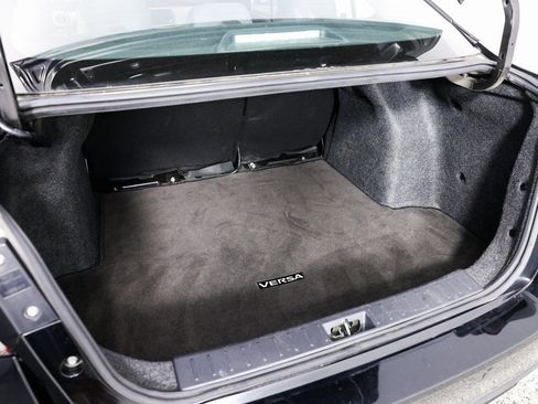 Used 2021 Nissan Versa SV image 14