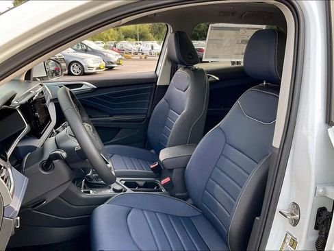 New 2025 Volkswagen Taos SEL image 10