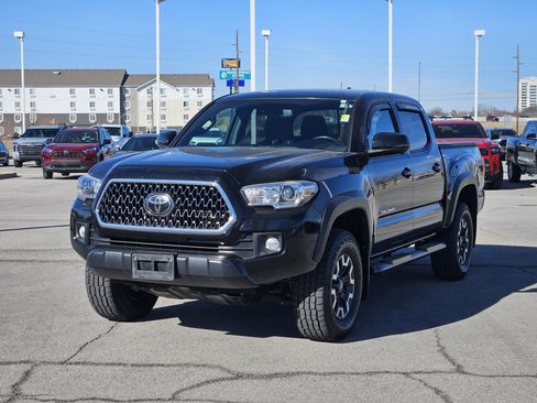 Used 2019 Toyota Tacoma TRD Off-Road w/ Technology Package image 2