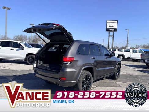 Used 2019 Jeep Grand Cherokee Altitude image 16