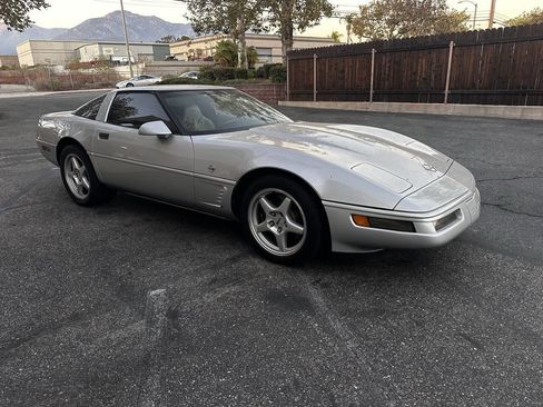 Used 1996 Chevrolet Corvette Coupe RWD image 6