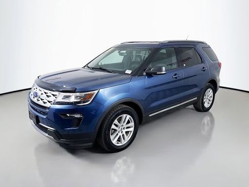 Used 2019 Ford Explorer XLT w/ Equipment Group 202A image 3