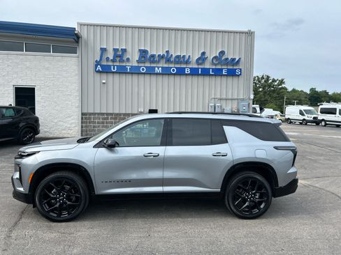 Used 2025 Chevrolet Traverse RS w/ LPO, Floor Liner Package AWD/4WD image 4