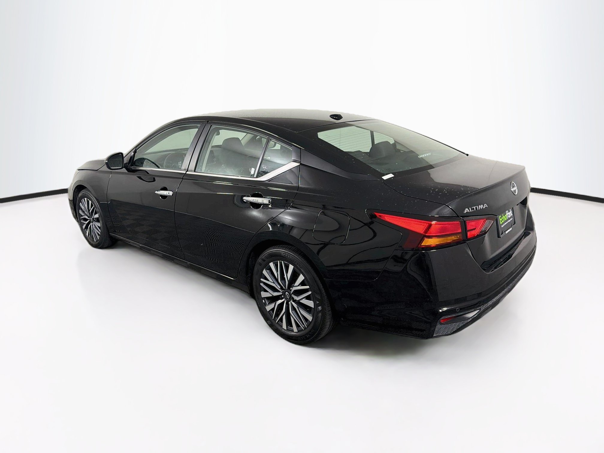 Used 2025 Nissan Altima 2.5 SV FWD image 5