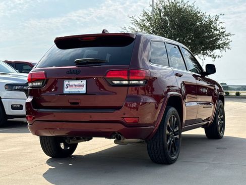 Used 2022 Jeep Grand Cherokee Laredo X AWD/4WD image 8