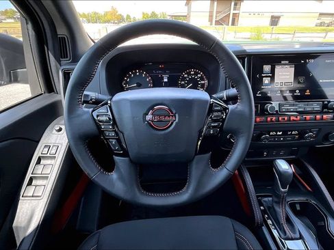 Used 2025 Nissan Frontier PRO-4X AWD/4WD image 5