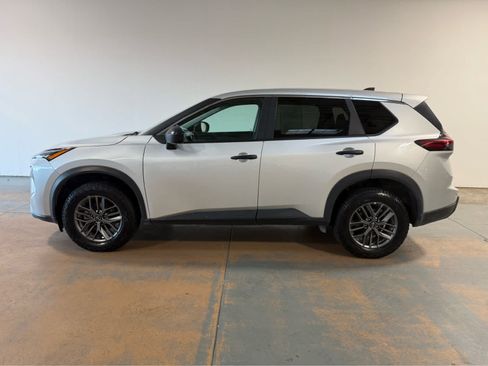 Used 2024 Nissan Rogue S AWD/4WD image 2