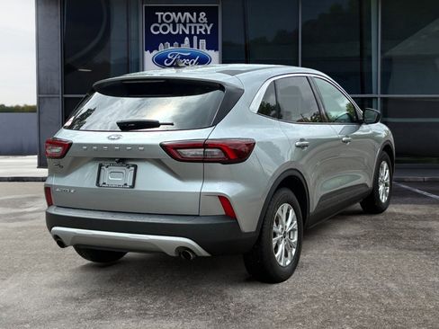 Used 2023 Ford Escape Active w/ Cold Weather Package FWD image 3