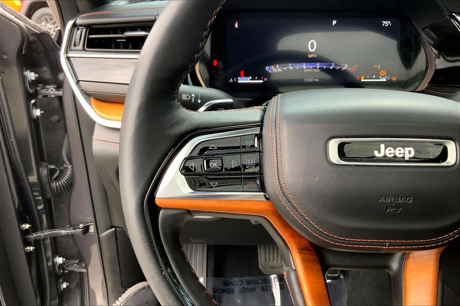Certified 2025 Jeep Grand Cherokee L Summit AWD/4WD image 23