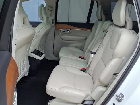 Used 2021 Volvo XC90 T6 Momentum AWD/4WD image 8
