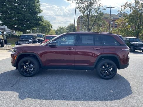 New 2025 Jeep Grand Cherokee Limited w/ Black Appearance Package image 4