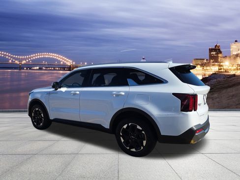 Used 2024 Kia Sorento S image 3