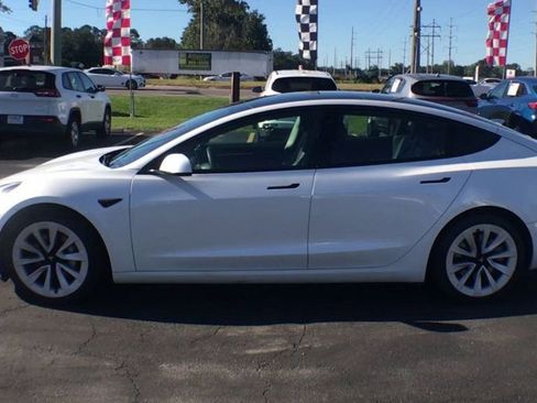 Used 2021 Tesla Model 3 Standard Range Plus image 5