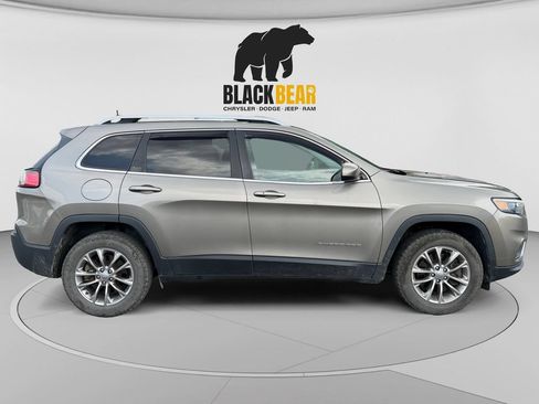 Used 2019 Jeep Cherokee Latitude Plus w/ Comfort/Convenience Group AWD/4WD image 2