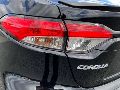 Used 2025 Toyota Corolla SE w/ SE Premium Package image 28