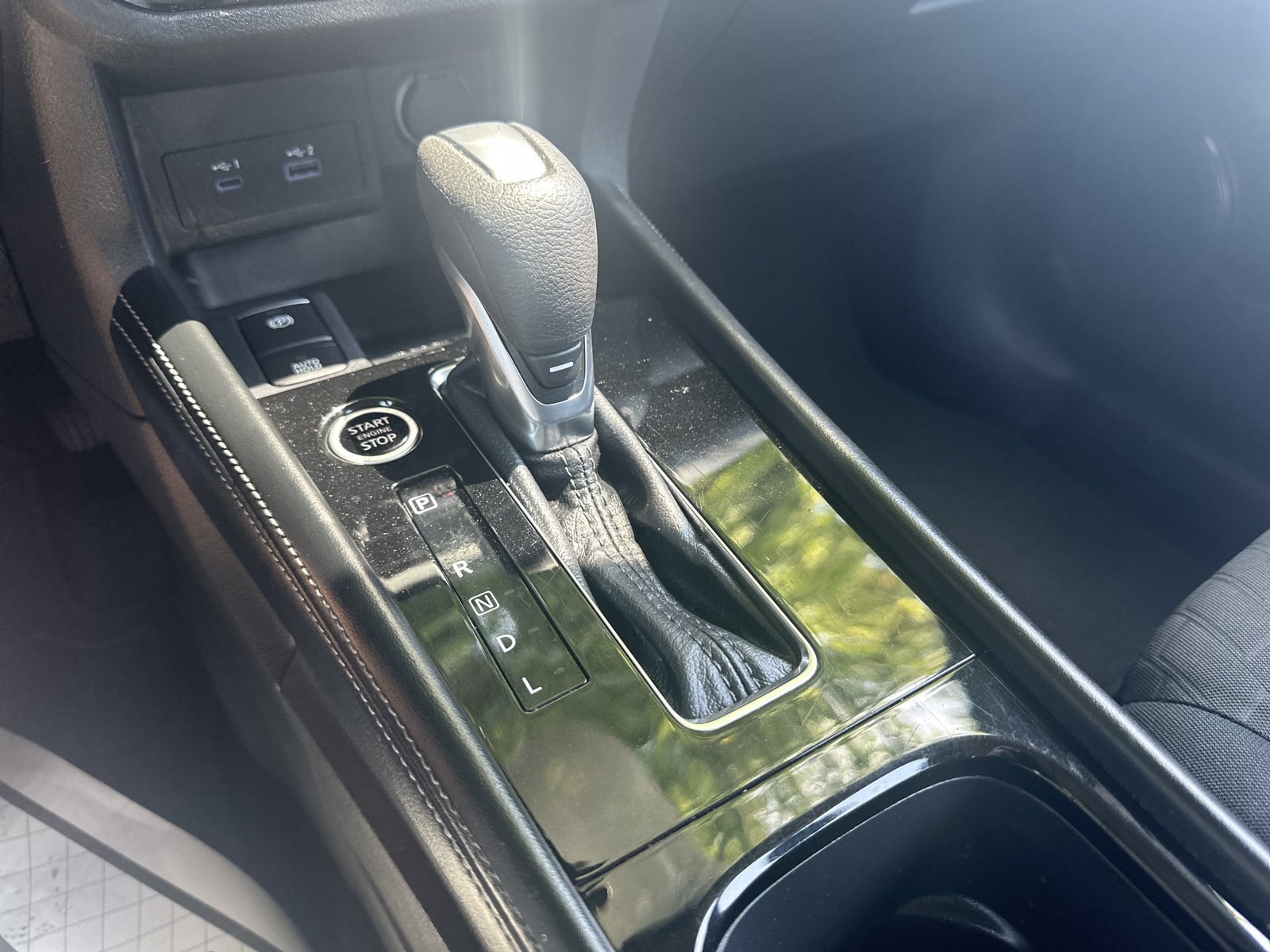 Used 2024 Nissan Kicks SR FWD image 17