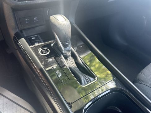 Used 2024 Nissan Kicks SR FWD image 17