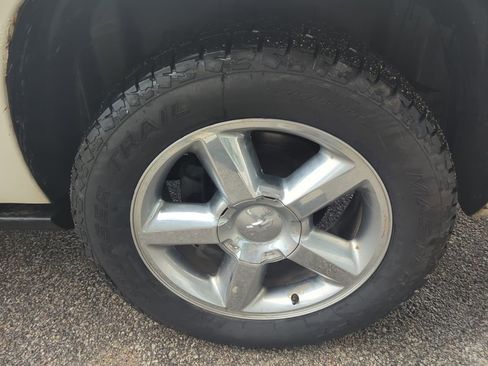 Used 2013 Chevrolet Avalanche LTZ AWD/4WD image 8