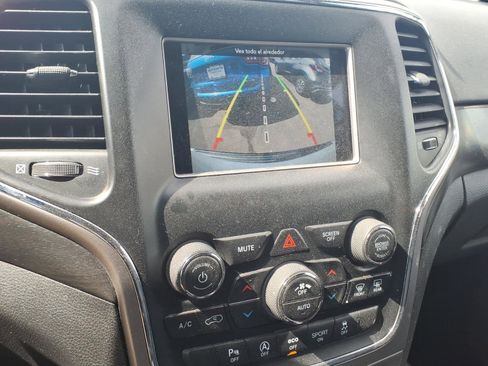 Used 2018 Jeep Grand Cherokee Laredo AWD/4WD image 10