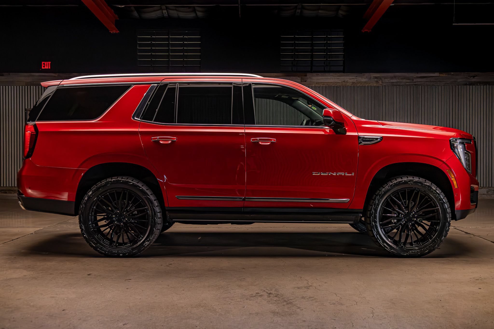 Used 2025 GMC Yukon Denali Ultimate AWD/4WD image 11