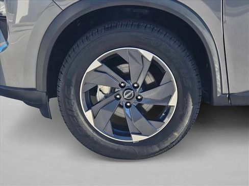 Used 2025 Nissan Rogue SV image 23