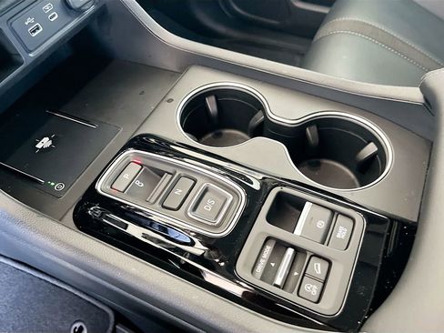 Used 2024 Honda Pilot Touring image 17