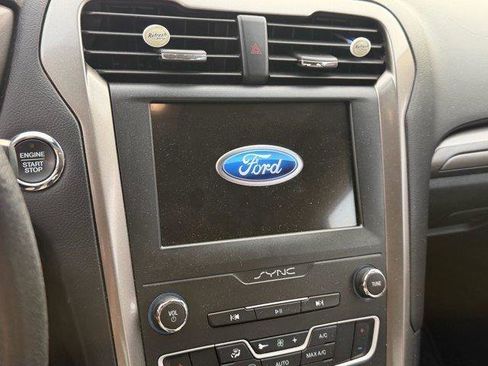 Used 2019 Ford Fusion SE w/ Equipment Group 151A image 9