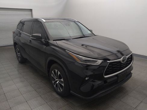 Used 2021 Toyota Highlander XLE FWD image 13
